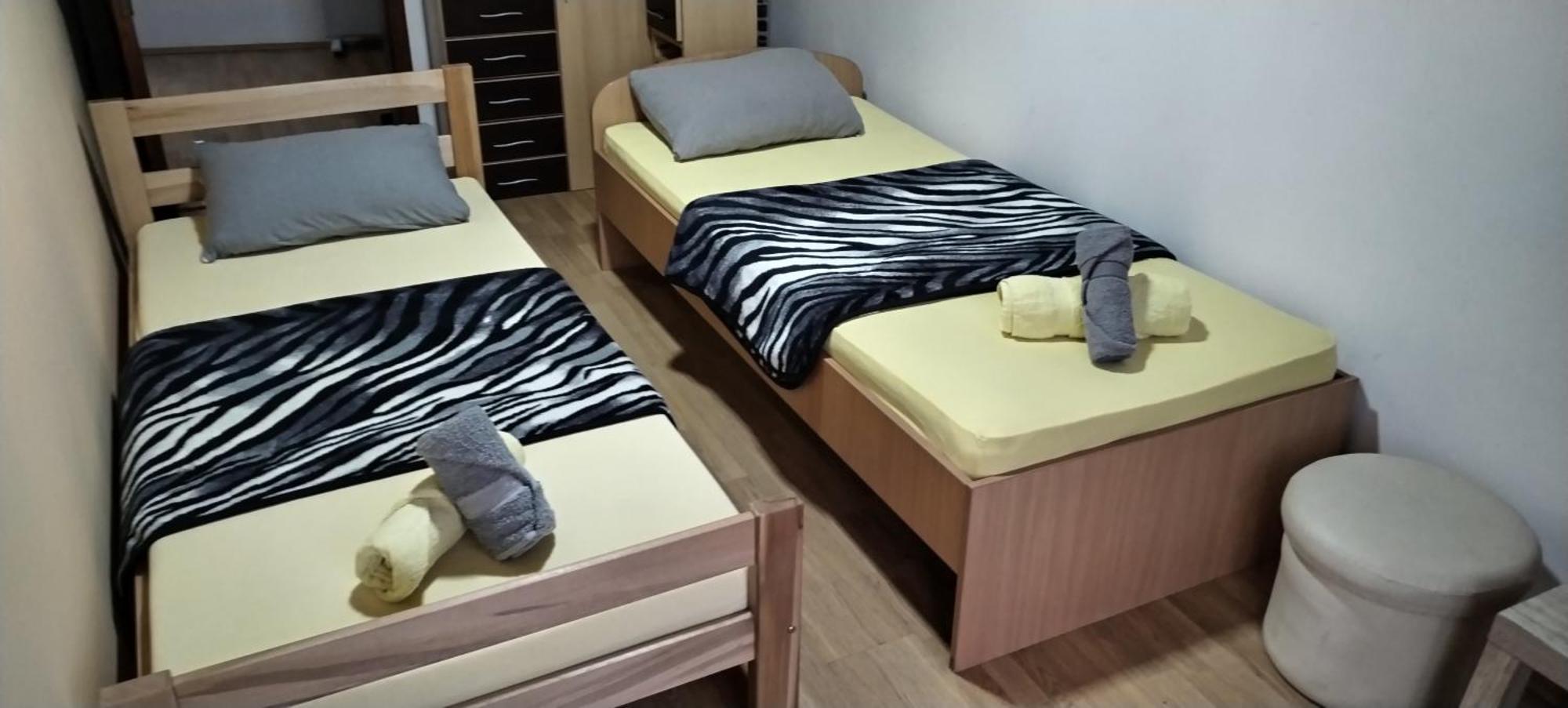 Sobe Lara Lägenhet Donji Milanovac Exteriör bild